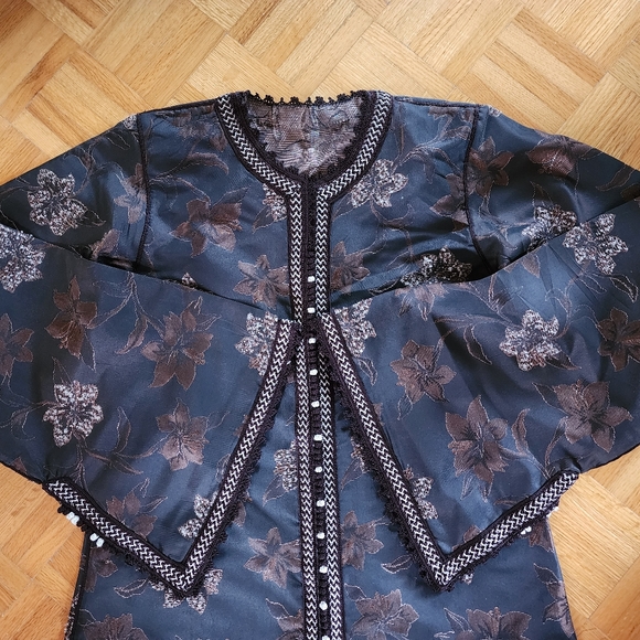 Moroccan traditional dress - Picture 2 of 4